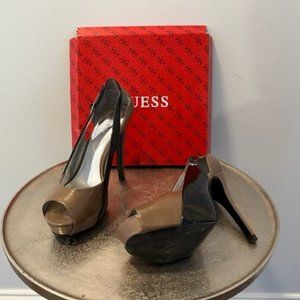 GUESS WGBlakely Black Multi-colored Platform Pump